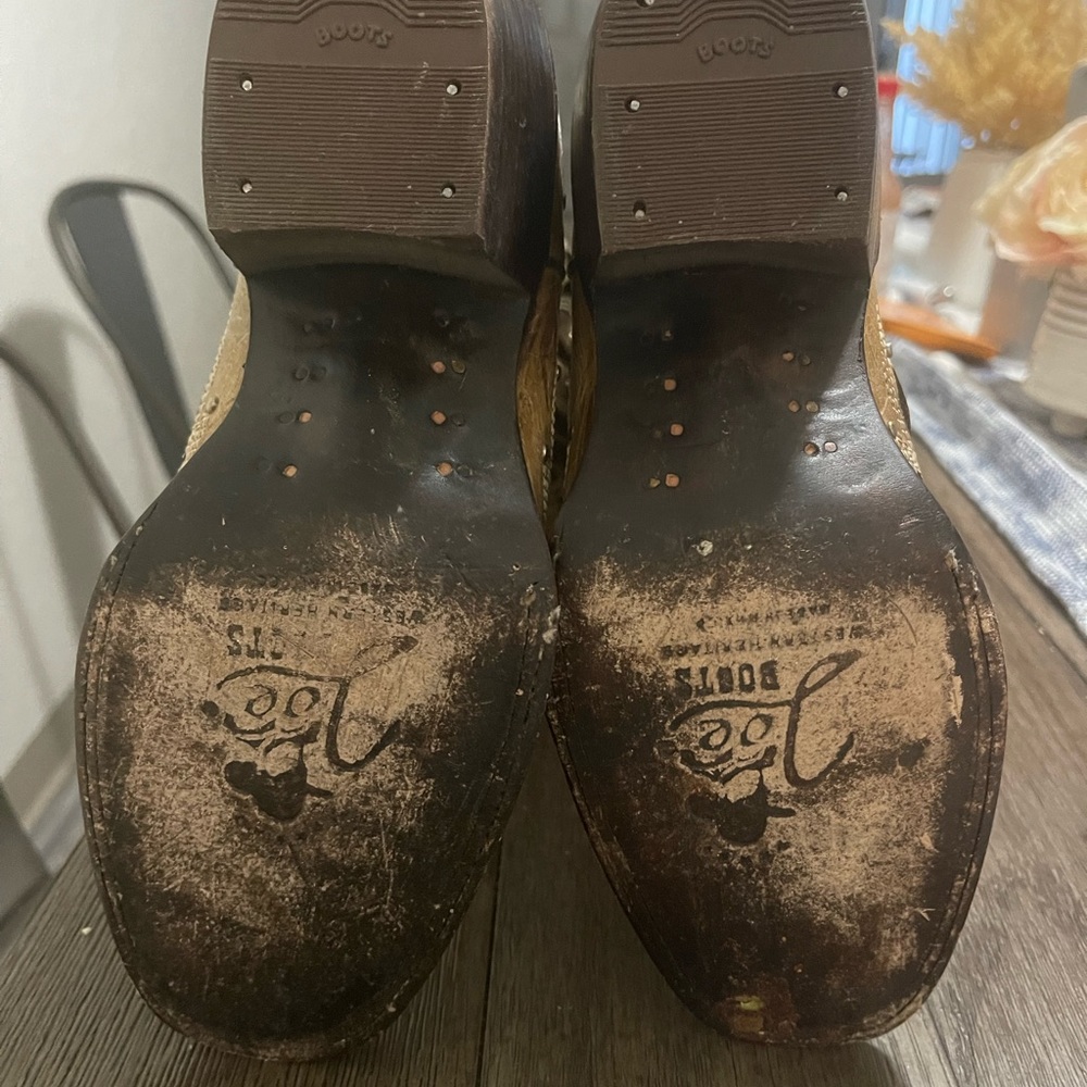 Boots - Picture 5 of 6